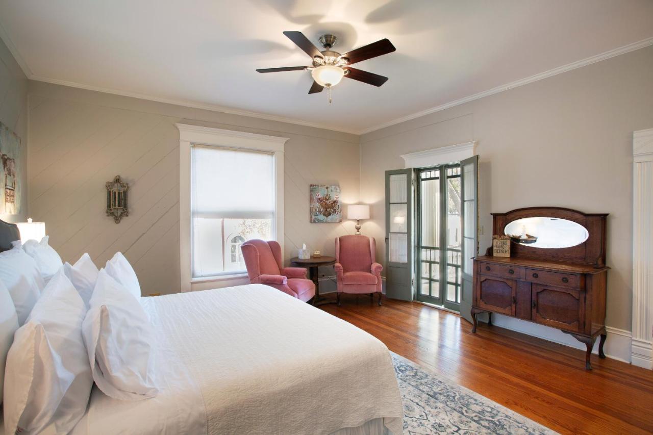 Katy House Bed And Breakfast Smithville Экстерьер фото